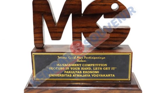 Contoh Trophy Akrilik Kabupaten Mamuju Tengah