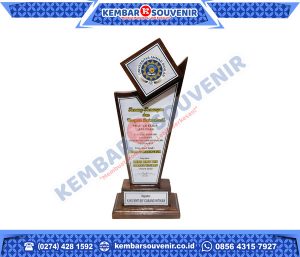 Piala Kenang Kenangan Baramulti Suksessarana Tbk