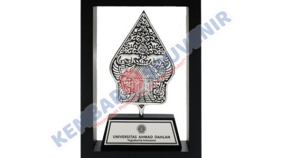 Trophy Acrylic Universitas Ngurah Rai