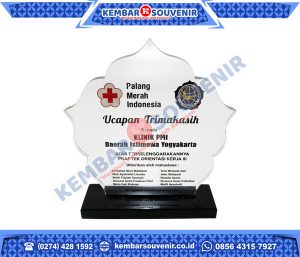 Contoh Piala Dari Akrilik Akademi Farmasi Yannas Husada