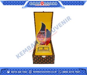 Piala Dari Akrilik Pusat Peningkatan Penggunaan Produk Dalam Negeri Kementerian Perindustrian